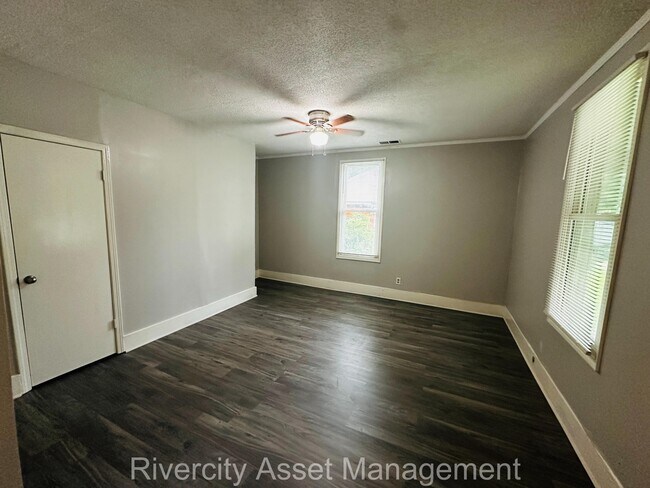 Photo - 3578 Hazelwood Ave