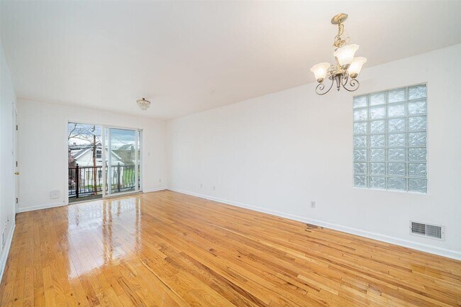 Photo - 38 W 20th St Unidad 2