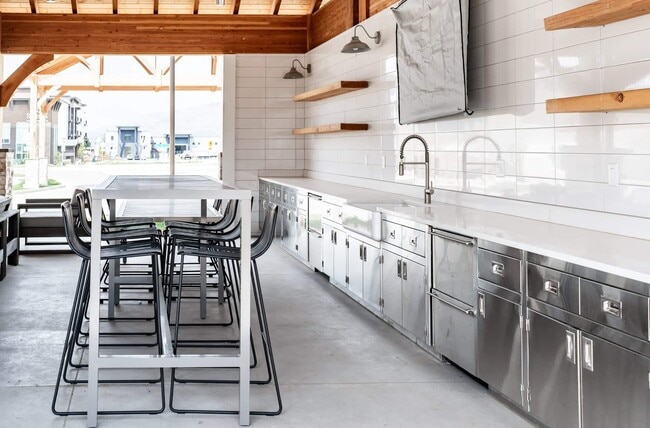 Photo - Klein Huis at Turner Mill