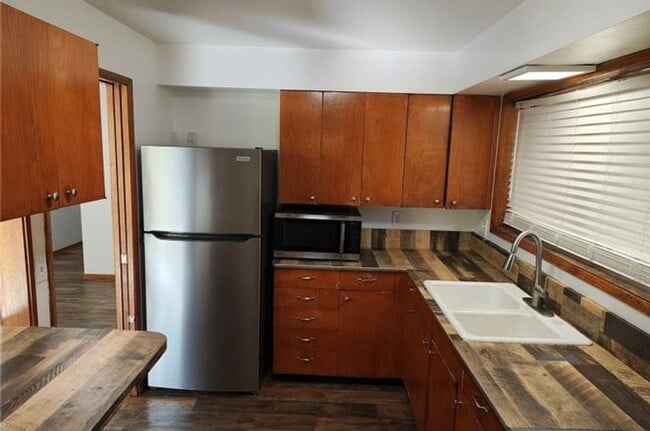 Photo - 205 March Dr NE