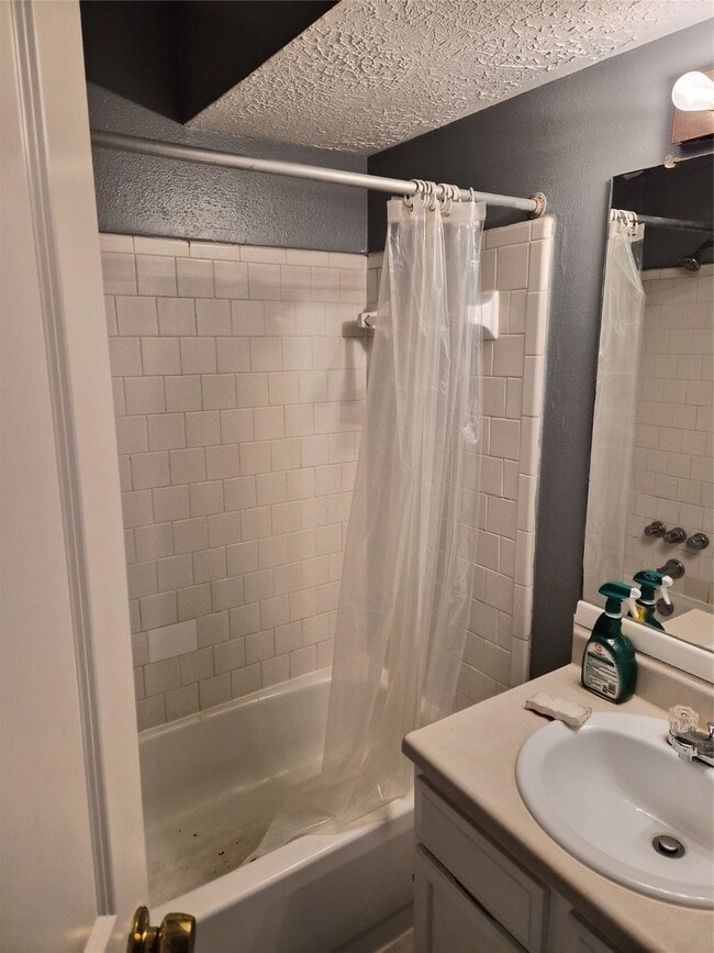 Photo - 19223 Woodglen Dr