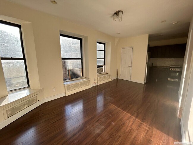 Photo - Super Sunny 1 BD, Panoramic Windows, Gut R...