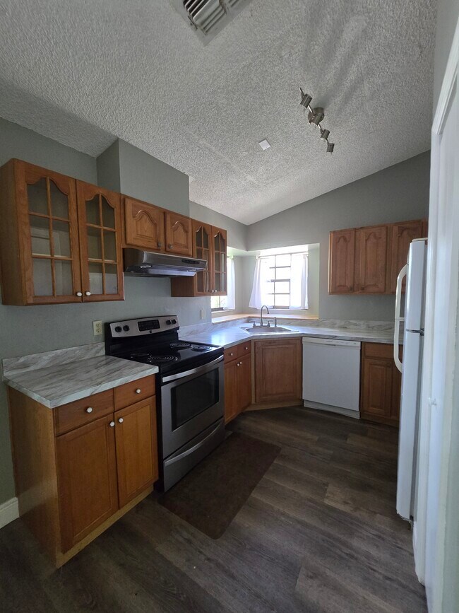 Photo - 11101 Lindsay Rd