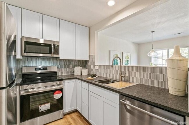 Charming 3BR Townhome in Englewood - Charming 3BR Townhome in Englewood
