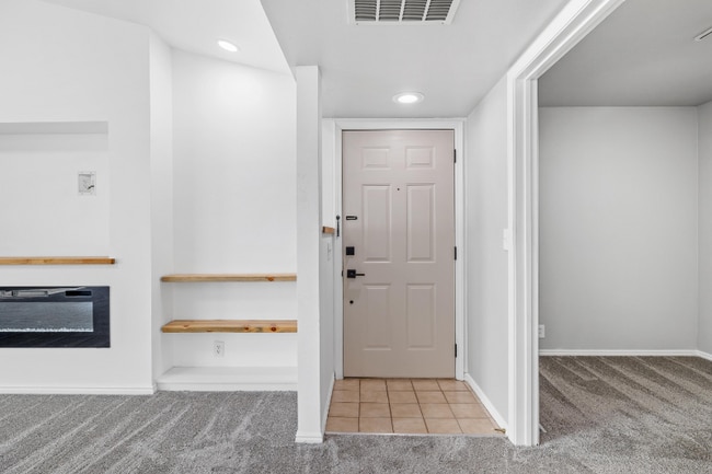 Photo - 355 Elm St N Unidad 6