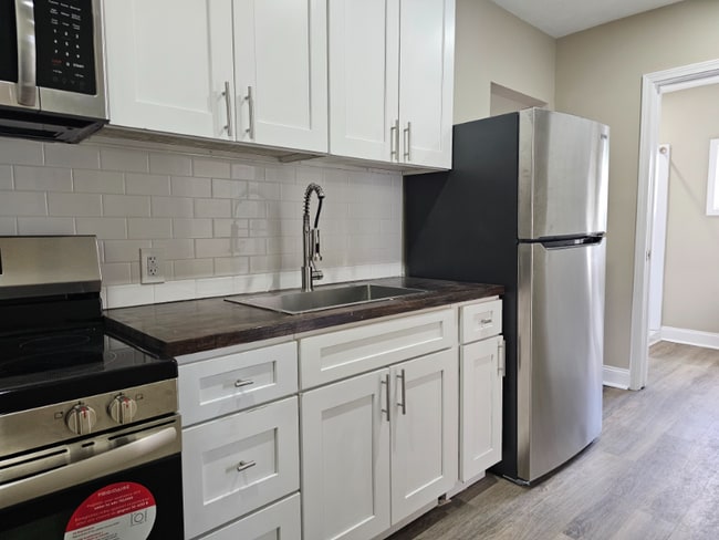 Photo - 233 W Madison St Unit 4