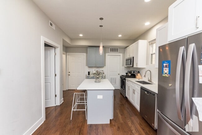 Photo - 3570 W Dickens Ave Unit 2