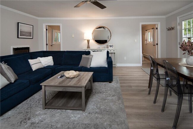 Photo - 534 Aquidneck Ave