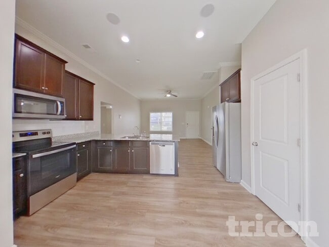 Photo - 333 Finch Ln