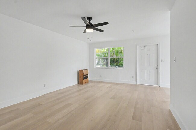 Photo - 411B NE 57th Ct