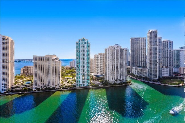 Building Photo - 335 S Biscayne Blvd Unit 3003