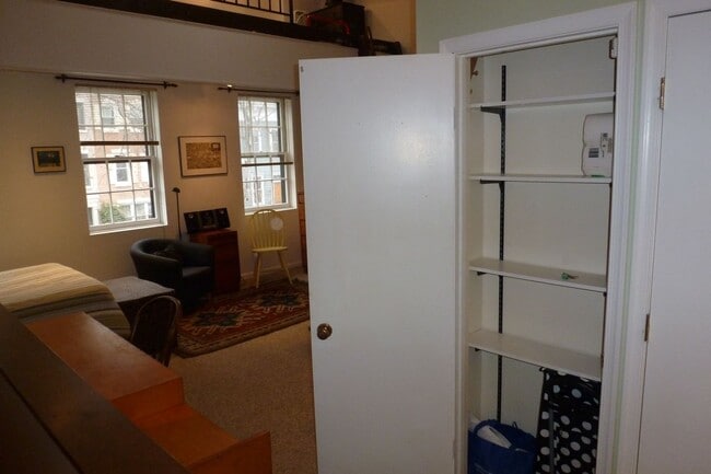 Photo - 1113 C St SE