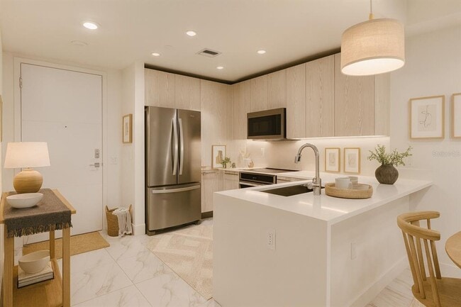 Photo - 2000 Metropica Wy Unit 1708