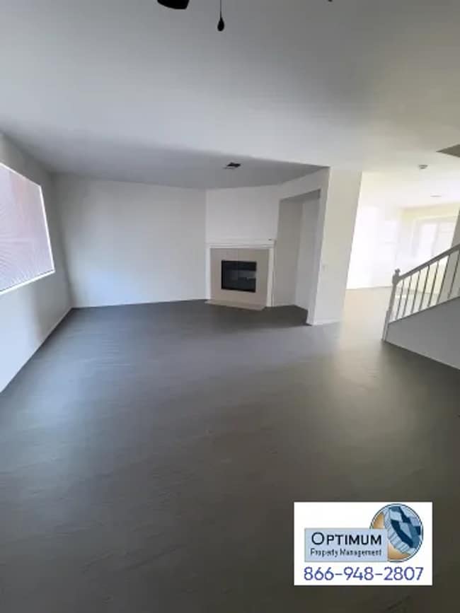 Photo - Spacious 5-Bedroom, 3-Bathroom Home with Loft in Victorville