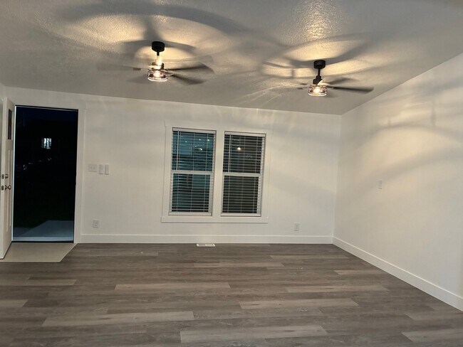 216 W Apple St Unit 1