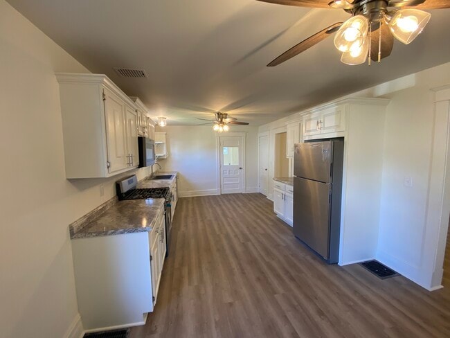 Photo - 9907 Bateman Ave