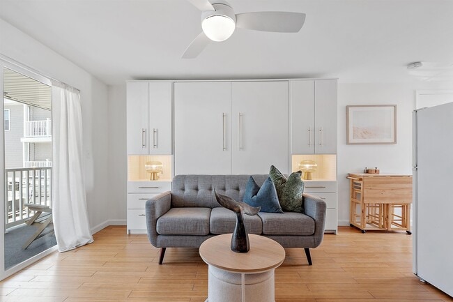 6 Ashworth Ave Unit 16