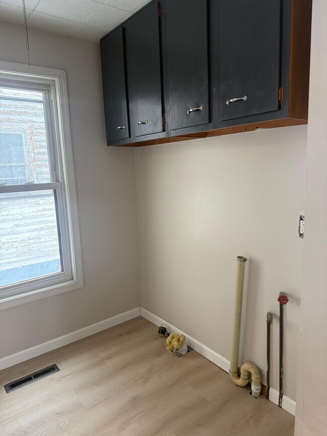 Photo - 909 West Ave