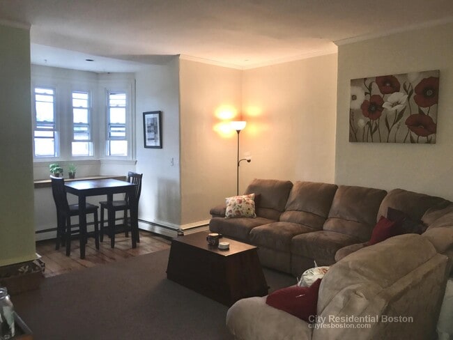 Building Photo - 521 Massachusetts Ave Unit 2