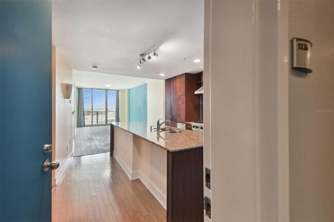 Photo - 1208 E Kennedy Blvd Unidad 1126