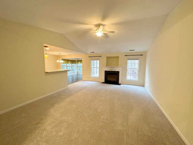 Área de estar principal - 2018 Southridge Drive