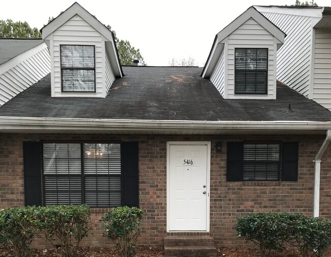 Spacious 2BR, 2BA Townhome - 5416 Park Pl S