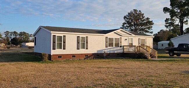 Photo - Spacious 3-bedroom, 2-bathroom mobile home. Showings Coming Soon!