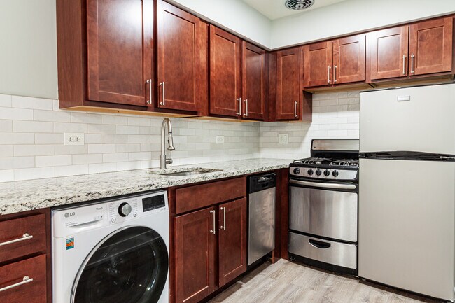 Photo - 504 W Barry Ave