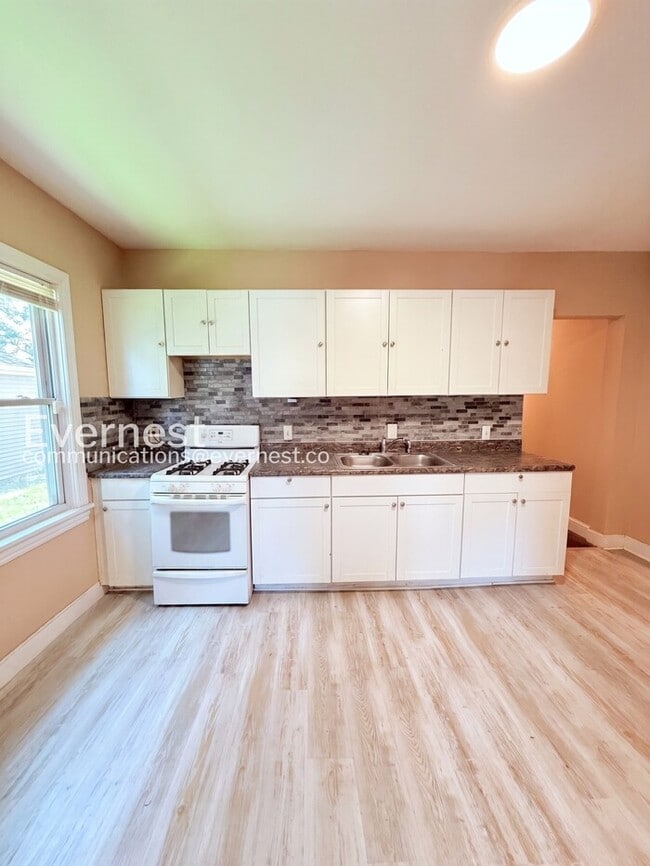 Photo - 2488 Woodmere St