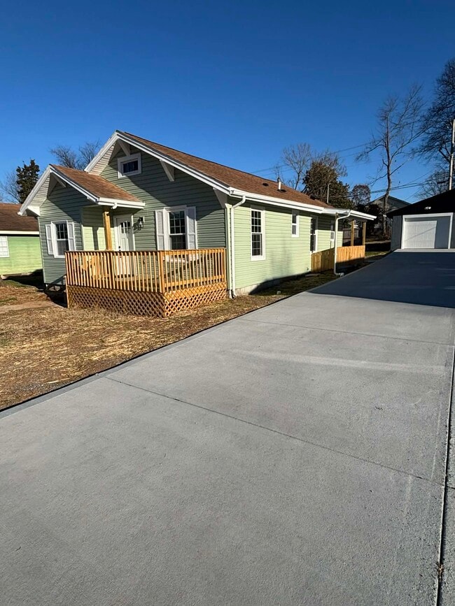 casa lateral - 172 E Bell St