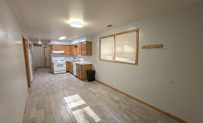 Photo - 445 W 37th St Unidad garden