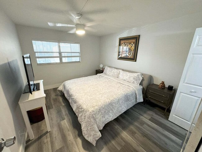 Photo - 161 Monaco Way