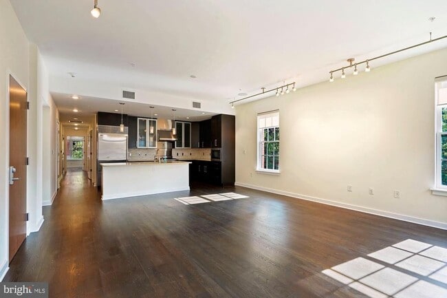 Photo - 1610 N Queen St Unit 213