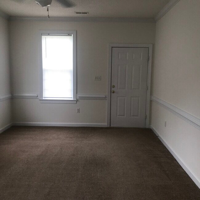 Photo - 3321 Whitlock Dr N