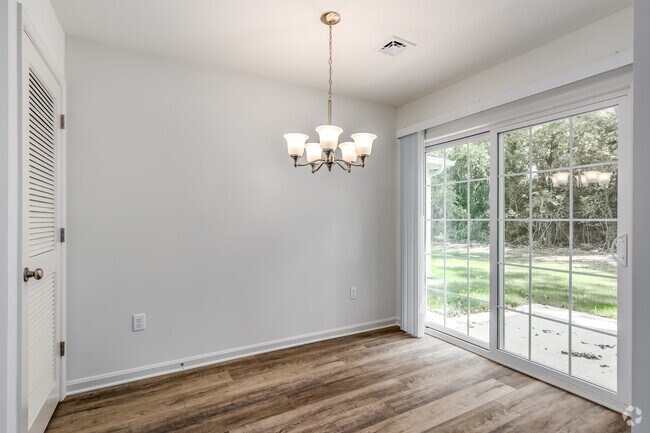 3BR, 2.5BA - 1252SF