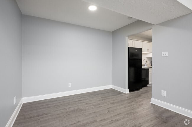 3BR, 1.5BA - 1040SF - Dining Room - Parkridge Apartments