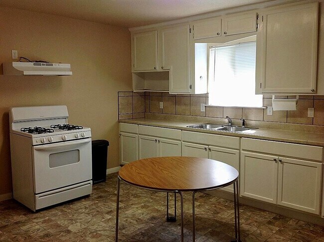 Photo - 3554 Mt Pleasant St