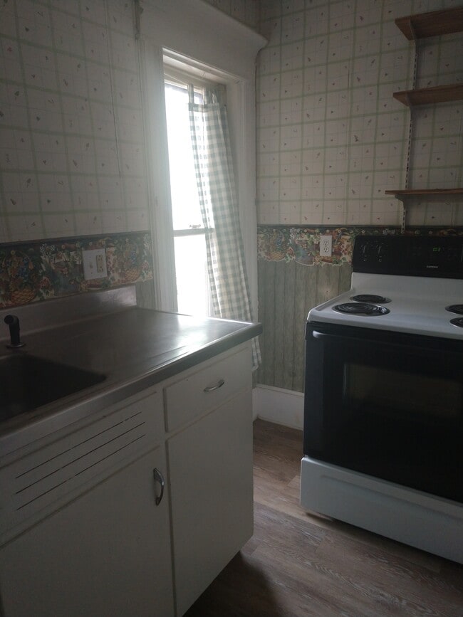 cozy kitchen - 341 Keyes Ave Unit 341 no  3