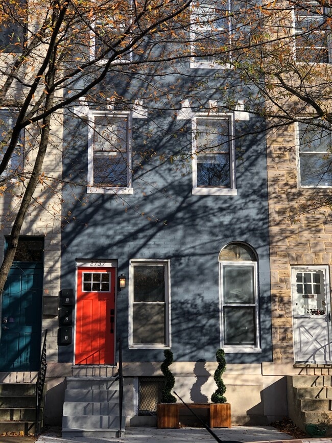 Building Front - 2737 Maryland Ave Unit 2