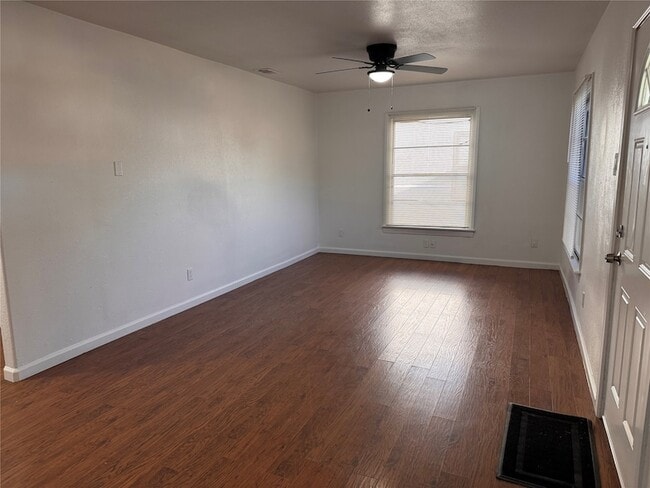 Photo - 1920 Pembroke St