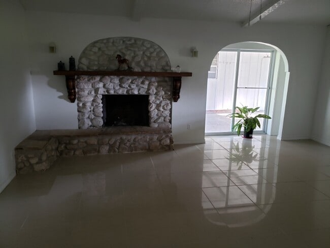Photo - 1XXXX FM1764