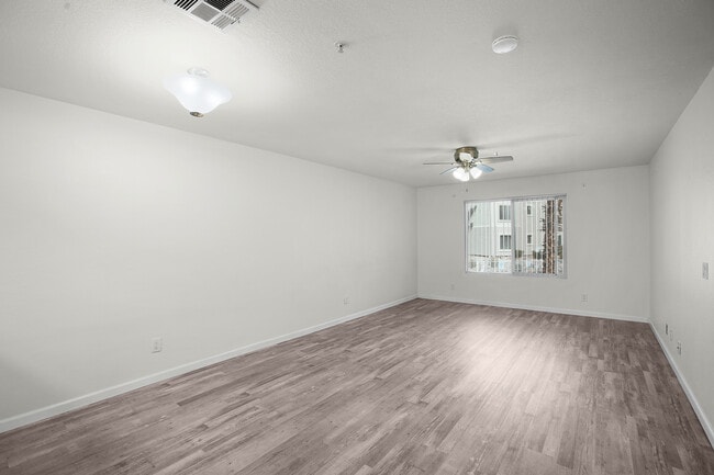 Open living space - 2076 Mesquite Ln Unit 203