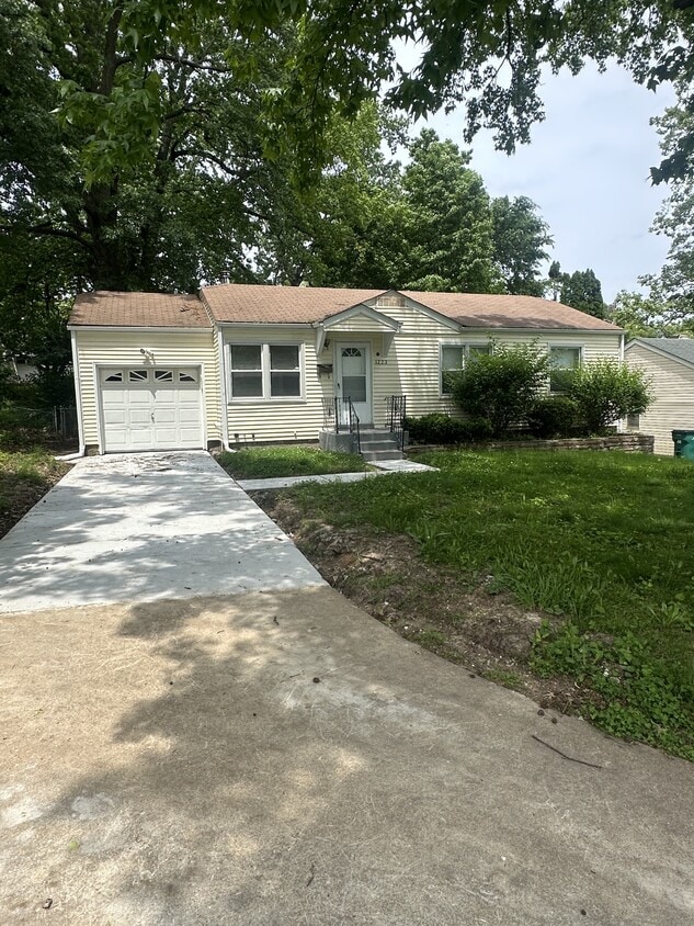 Photo - 1223 Bakewell Dr (St. Louis, MO)