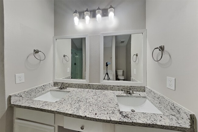 Photo - 20423 Drakewood Dr