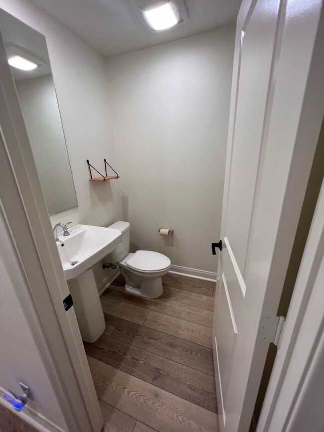 Photo - 3 Bedroom 2.5 Bathroom in Whittier