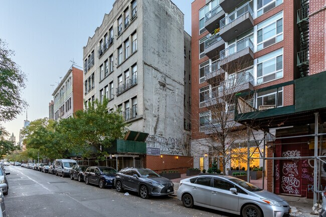 Photo - 171 Henry St