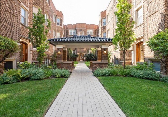 Photo - 541 W Addison St