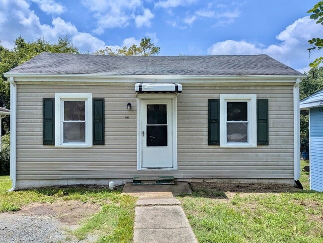 Building Photo - 2 Bedroom 1 Bathroom Home in Durham