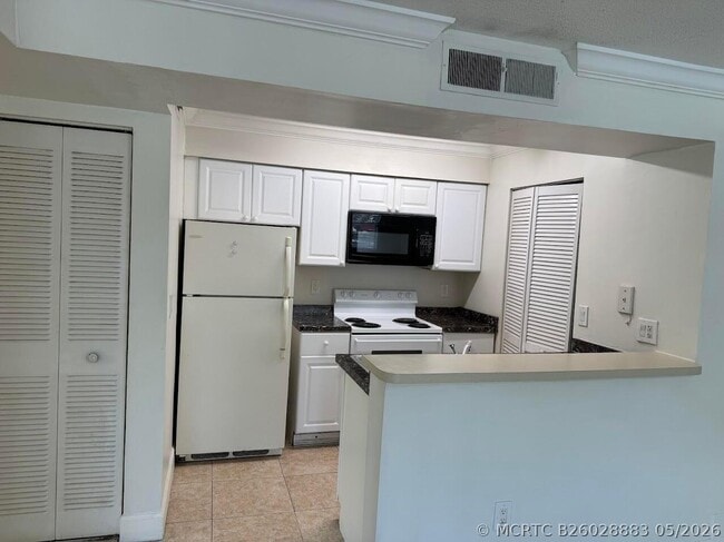 Building Photo - 1227 SW 46th Ave Unit 301