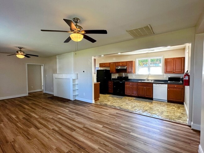 Photo - Rambler in the Town of La Plata